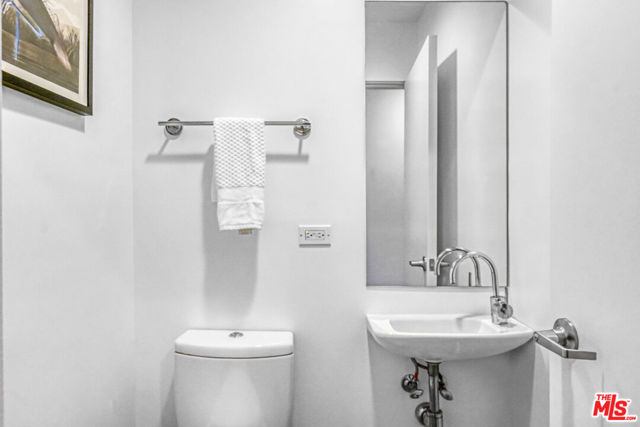 1220 N Orange Grove Avenue, West Hollywood CA: https://media.crmls.org/mediaz/e4d32281-03fd-41ca-ba43-30b7c8e7d2ec.jpg