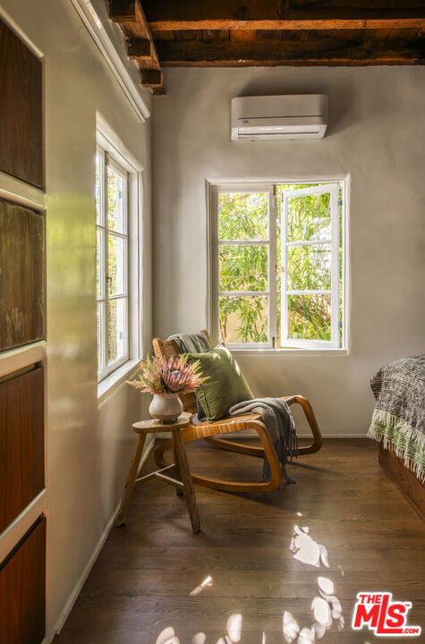 8027 Willow Glen Road, Los Angeles CA: https://media.crmls.org/mediaz/e4d37caf-3b5e-420d-a8c6-e18d1e2c3615.jpg