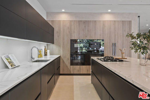 428 N La Jolla Avenue, Los Angeles CA: https://media.crmls.org/mediaz/e4d38363-11a4-44f5-ae8d-173b4211c304.jpg