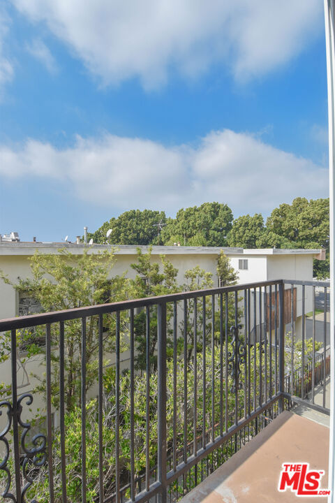 12530 Venice Boulevard, Los Angeles CA: https://media.crmls.org/mediaz/e4d3911f-96f9-477d-be29-7f5943d9283b.jpg