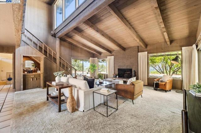 15335 Via Los Tulares, Carmel Valley CA: https://media.crmls.org/mediaz/e4d3d975-bbad-4a4b-9b71-15b5a4fcd245.jpg