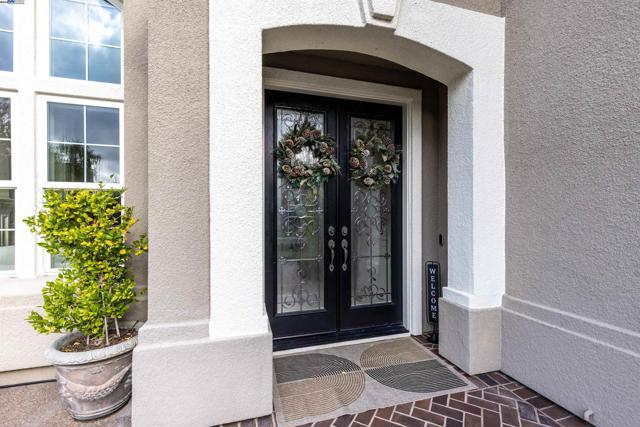 2522 Wood Hollow Dr, Livermore CA: https://media.crmls.org/mediaz/e4d432d7-d81c-4af7-a5a7-a0b5217a59c6.jpg