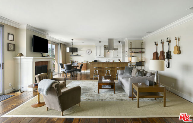100 S Doheny Drive, Los Angeles CA: https://media.crmls.org/mediaz/e4d4bf9b-f496-48fe-bafe-1963245ee695.jpg