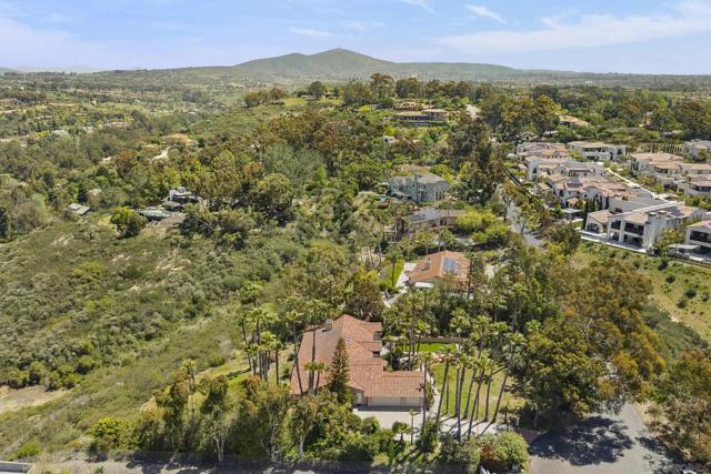 6518 Monte Fuego, Rancho Santa Fe CA: https://media.crmls.org/mediaz/e4d51f3b-5286-4c1d-a297-e0805d3596cb.jpg