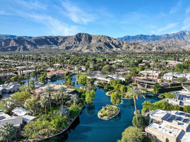 102 Waterford Circle, Rancho Mirage CA: https://media.crmls.org/mediaz/e4d51fcd-9763-4e59-864f-c59c9c520c77.jpg