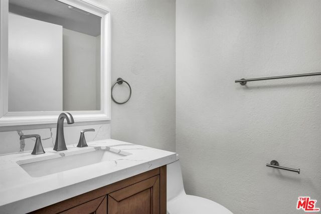 13340 Burbank Boulevard, Sherman Oaks CA: https://media.crmls.org/mediaz/e4d54e67-092b-4e7b-ac42-3d5faa59dac5.jpg