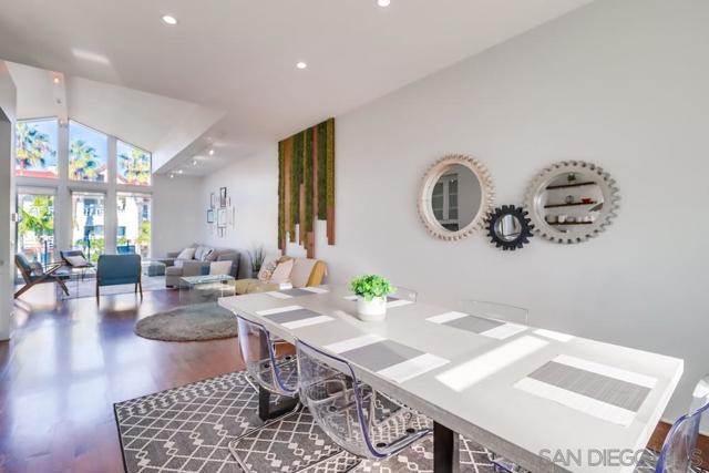 1016 1st St, Coronado CA: https://media.crmls.org/mediaz/e4d57a83-a5ed-431d-8a0e-07c13d4b8fe0.jpg