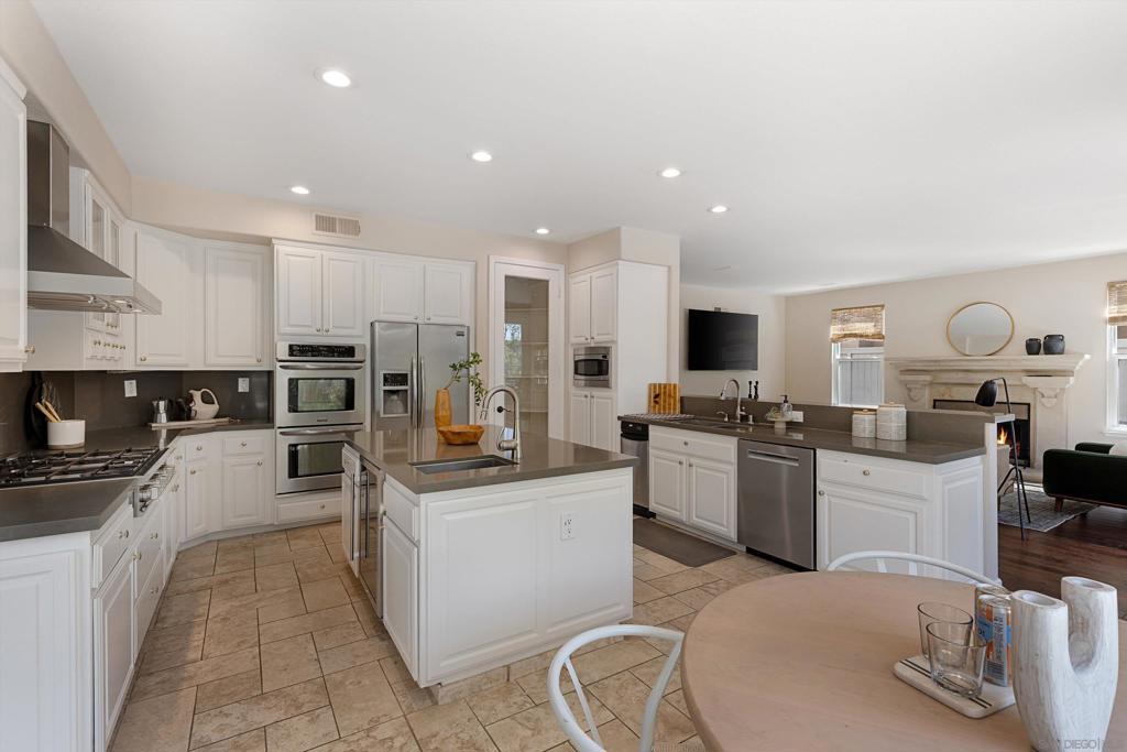 1405 Cressa Ct - photo 3