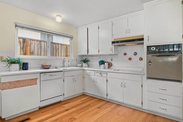 1694 Hyde Drive, Los Gatos CA: https://media.crmls.org/mediaz/e4d5dec5-cc2e-401e-b635-c7e24103f029.jpg