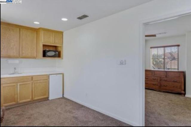 557 Stetson Dr, Oakdale CA: https://media.crmls.org/mediaz/e4d5fdc3-2920-4d52-9972-ebab23d4764b.jpg