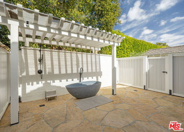 608 Stone Meadow Lane, Santa Barbara CA: https://media.crmls.org/mediaz/e4d6255c-e19e-4478-bbe1-f9d83e55d1ce.jpg