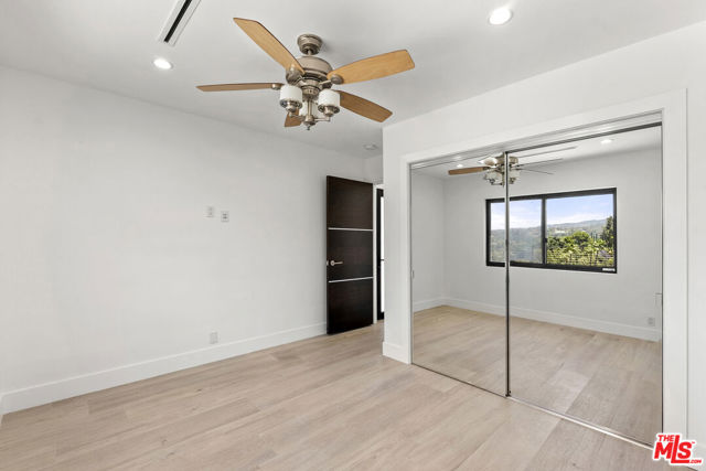 4423 Bergamo Drive, Encino CA: https://media.crmls.org/mediaz/e4d635dd-5205-4f2b-b46e-6e7a715c1ff4.jpg