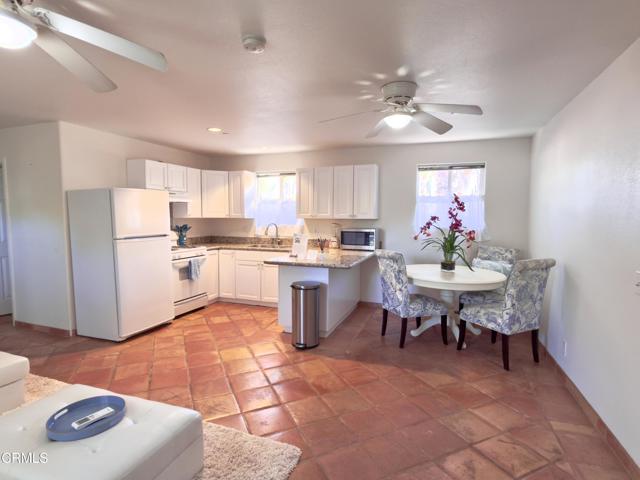 1210 S La Luna Avenue, Ojai CA: https://media.crmls.org/mediaz/e4d63b18-c41e-4bf1-a014-78d7e1885ee7.jpg