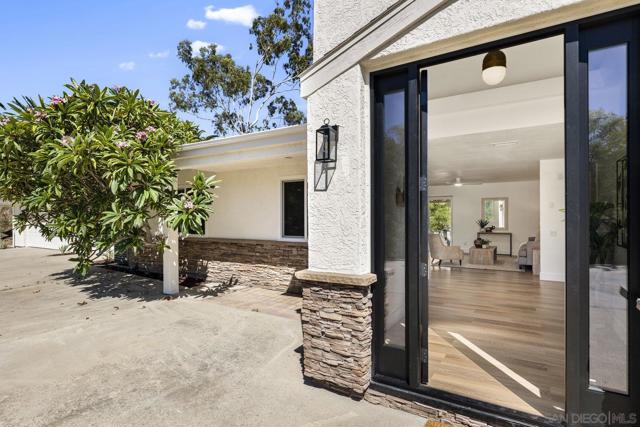 38795 Harris Truck Trail, Fallbrook CA: https://media.crmls.org/mediaz/e4d6b0b6-f2e0-4ee3-843e-f5c6502155ee.jpg