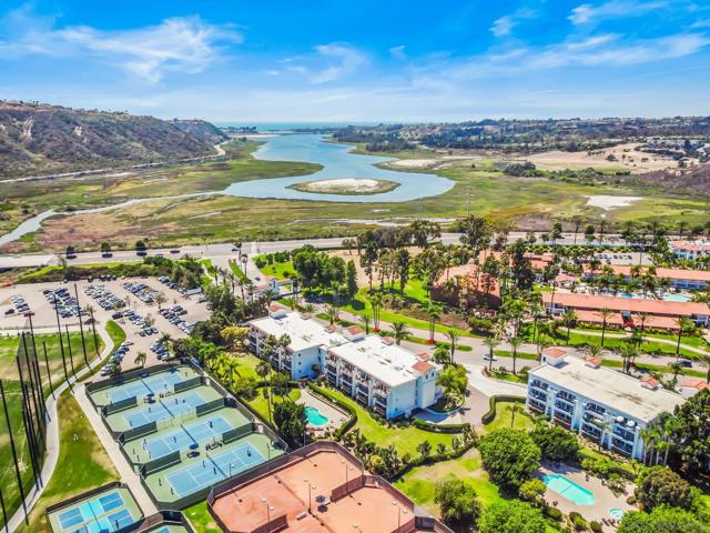 2003 Costa Del Mar Rd, Carlsbad CA: https://media.crmls.org/mediaz/e4d6c13c-7182-4766-84f2-f2a923bbe557.jpg