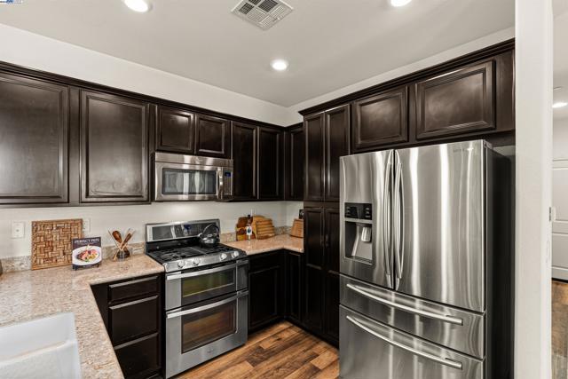 6505 Brando Loop, Fair Oaks CA: https://media.crmls.org/mediaz/e4d6c74a-de15-422a-9758-bf3f071e68c5.jpg