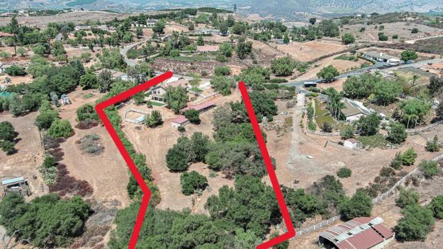 11112 Calgary Way, Valley Center CA: https://media.crmls.org/mediaz/e4d6f16e-2d05-4fee-a4db-2951e1791968.jpg