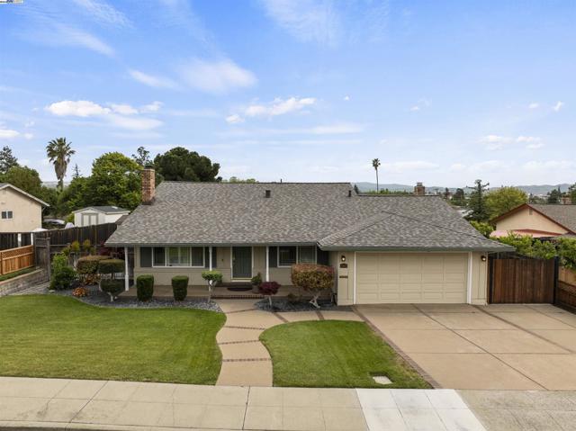 2845 Briarwood Dr, Livermore CA: https://media.crmls.org/mediaz/e4d7026b-92ee-41ef-a60b-6ad473da6ec0.jpg