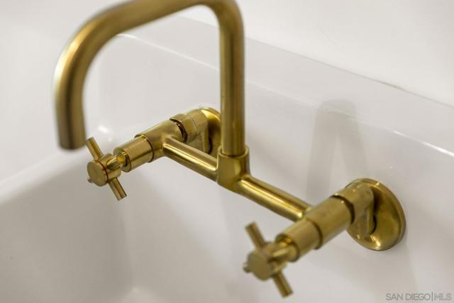 38795 Harris Truck Trail, Fallbrook CA: https://media.crmls.org/mediaz/e4d7c2b2-5627-4c9d-a470-1d8cfada20c8.jpg