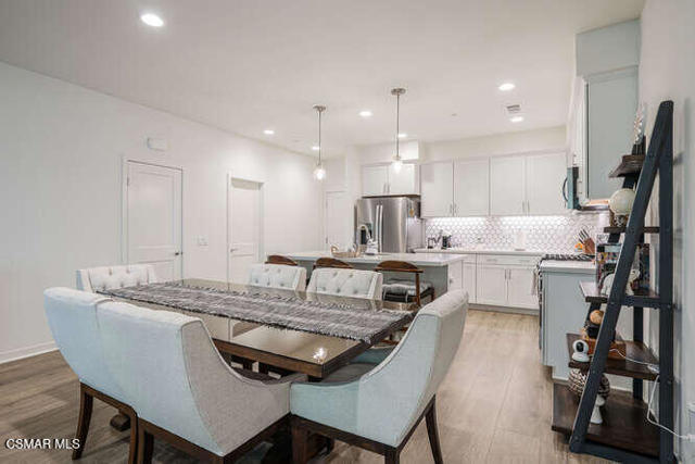 110 Red Brick Drive, Simi Valley CA: https://media.crmls.org/mediaz/e4d7f4c5-b19a-45d0-9cb8-42c5ee167a26.jpg