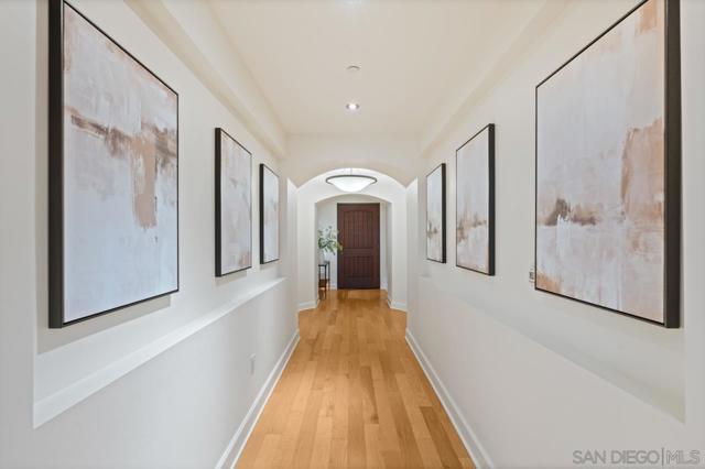 1040 Genter St, La Jolla CA: https://media.crmls.org/mediaz/e4d81b5c-4e22-44b2-bbe1-b6c894245159.jpg