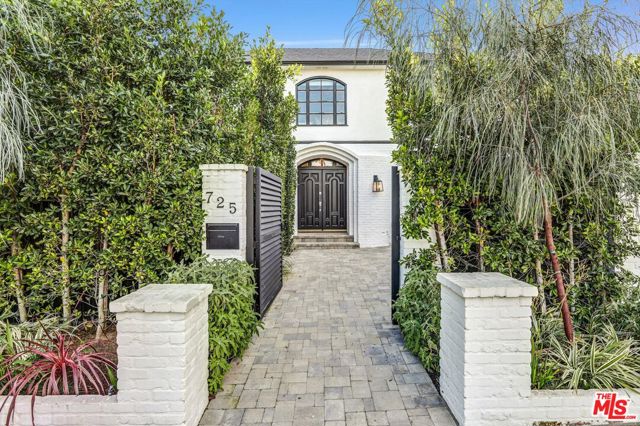 725 North Doheny Drive photo 4
