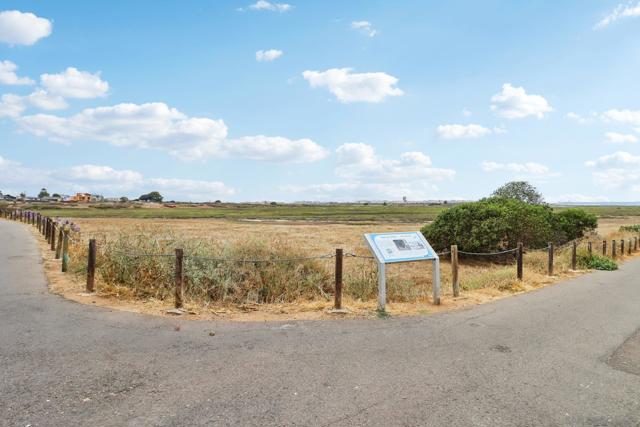 511 Surfbird Ln, Imperial Beach CA: https://media.crmls.org/mediaz/e4d86c46-afb0-4645-a64e-701dd9342e91.jpg