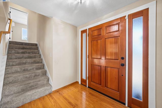 868 Madeira Dr, Pleasanton CA: https://media.crmls.org/mediaz/e4d8b0f5-c7c6-4fe5-8468-af62c0bb5f2e.jpg