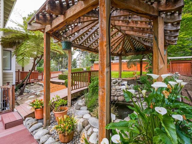 3040 Pacific Heights Drive, Aptos CA: https://media.crmls.org/mediaz/e4d8c894-252d-49a9-817e-d093e290055a.jpg