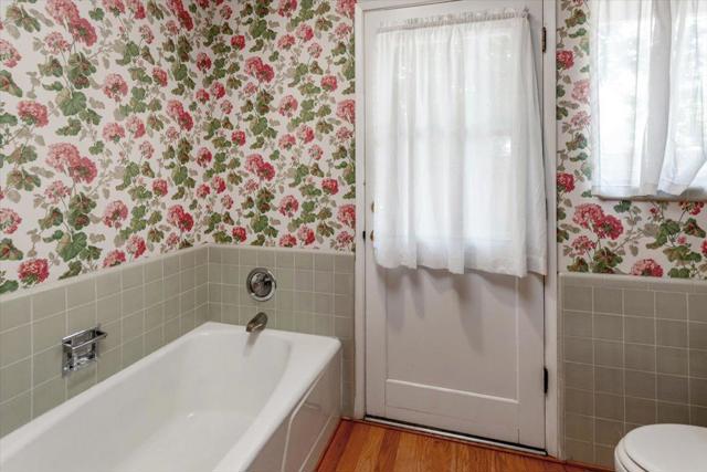 60 View Street, Los Altos CA: https://media.crmls.org/mediaz/e4d93544-26d9-4a8a-91f9-787d088c8ef3.jpg