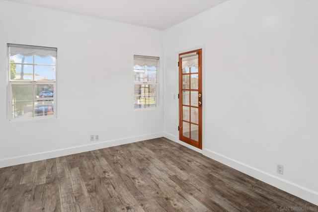 260 H Avenue, Coronado CA: https://media.crmls.org/mediaz/e4d95b92-3047-44da-8d3b-944dae959201.jpg