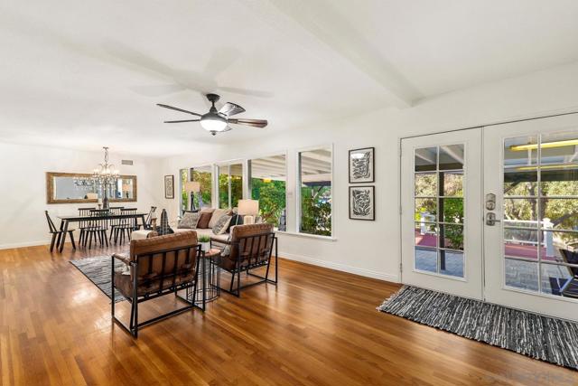 3918 Calavo Dr, La Mesa CA: https://media.crmls.org/mediaz/e4d9f84b-26cc-4fc7-9c6b-a7ddcbc92228.jpg