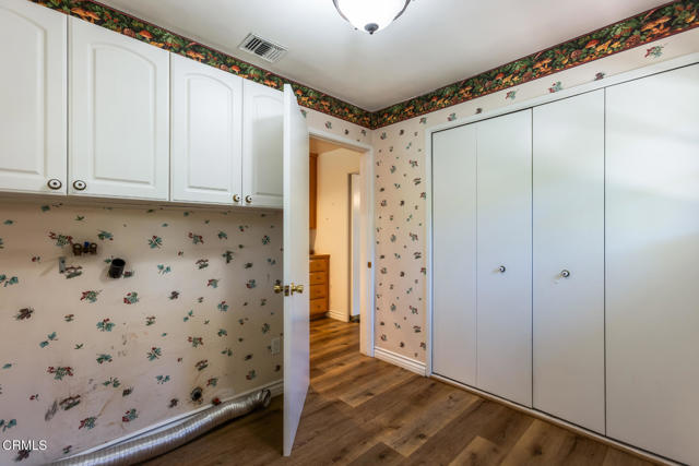 4308 Hayman Avenue, La Canada Flintridge CA: https://media.crmls.org/mediaz/e4db35fc-387c-4bcb-b802-9a88c501277a.jpg