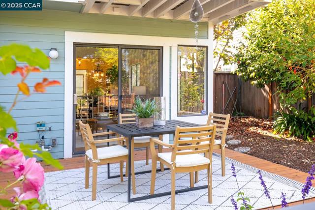 23 Shepardson Ln, Alameda CA: https://media.crmls.org/mediaz/e4dbb41e-487e-4101-a61b-42259fff45b4.jpg