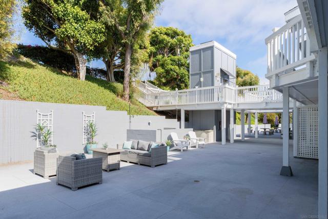 2399 Jefferson St, Carlsbad CA: https://media.crmls.org/mediaz/e4dbbd10-3b48-41b7-9f64-61cb30988509.jpg