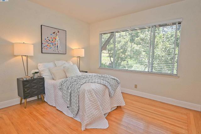 38 Saint Stephens Dr., Orinda CA: https://media.crmls.org/mediaz/e4dc0062-e7b7-4c45-92e7-de56331cd157.jpg