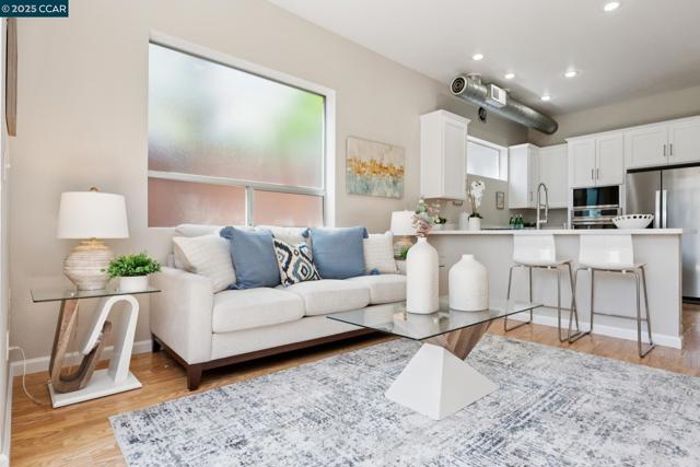 1017 45Th St, Emeryville CA: https://media.crmls.org/mediaz/e4dc05d2-be54-4835-a4bb-96e9798578d2.jpg