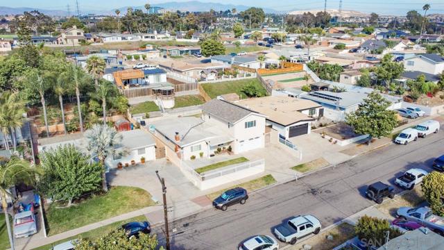 1173 Oasis Ave, Chula Vista CA: https://media.crmls.org/mediaz/e4dc6dd9-27e0-4629-9ce3-0eb92137549b.jpg