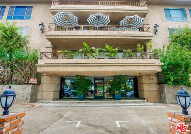 1124 N Kings Road, West Hollywood CA: https://media.crmls.org/mediaz/e4dd85ec-9d13-4010-a454-ca952686b067.jpg