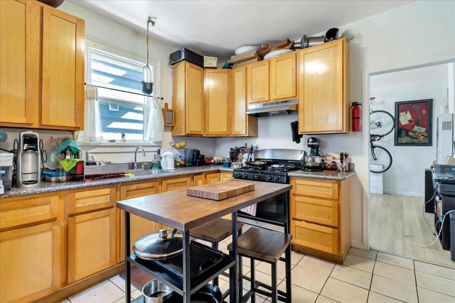873 Wood Street, Oakland CA: https://media.crmls.org/mediaz/e4dd97e4-7020-40aa-952f-6b2f906533c8.jpg