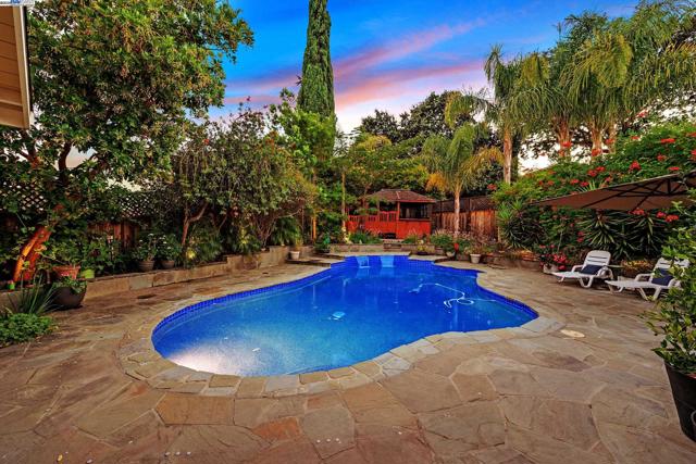 7872 Meadowbrook Ct, Pleasanton CA: https://media.crmls.org/mediaz/e4deb345-282f-442d-aa1b-2680503daffb.jpg