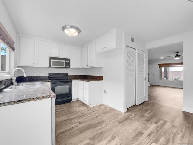 267 S Mollison Ave, El Cajon CA: https://media.crmls.org/mediaz/e4ded530-9319-4294-8ee2-9f036e397230.jpg