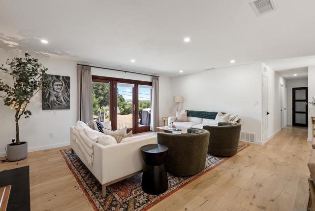 1714 Highland Place Dr, Paso Robles CA: https://media.crmls.org/mediaz/e4def08c-2fdc-4a5e-8f75-fc95a4d245e6.jpg