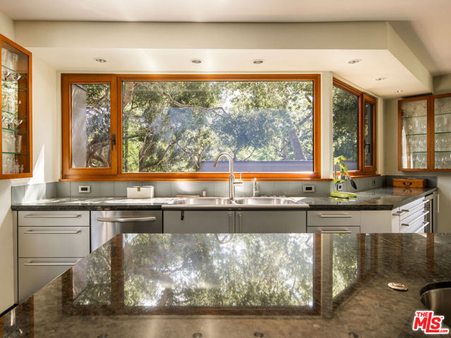 650 San Ysidro Road, Santa Barbara CA: https://media.crmls.org/mediaz/e4df5884-9788-4ba9-b86f-e70cd35c89ea.jpg