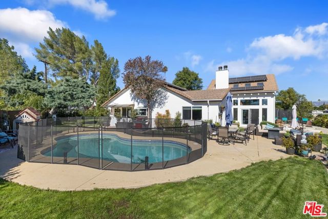 7130 Gateshead Way, West Hills CA: https://media.crmls.org/mediaz/e4dfc256-4078-4e52-b6d3-a67575632daf.jpg