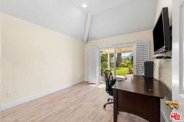 26065 Bellis Drive, Valencia CA: https://media.crmls.org/mediaz/e4e0596f-35e2-4c94-a651-3953710b6a50.jpg