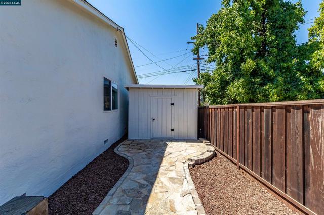 1349 Montana Dr, Concord CA: https://media.crmls.org/mediaz/e4e0f739-9170-4765-8e59-ed77f8c85ff5.jpg