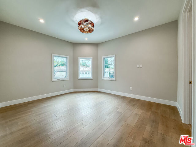 150 N Arnaz Drive, Beverly Hills CA: https://media.crmls.org/mediaz/e4e12219-90f3-44f3-9fbb-be52f8896da5.jpg