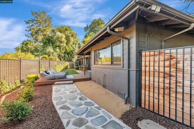3674 Northridge Dr, Concord CA: https://media.crmls.org/mediaz/e4e1298c-10d3-4670-a5b9-fd2949498c82.jpg