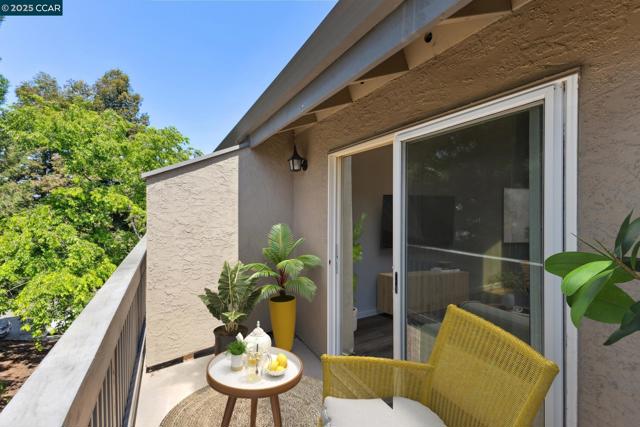 3847 Vineyard Ave, Pleasanton CA: https://media.crmls.org/mediaz/e4e263f0-f217-467c-94e2-0295705ebb0d.jpg